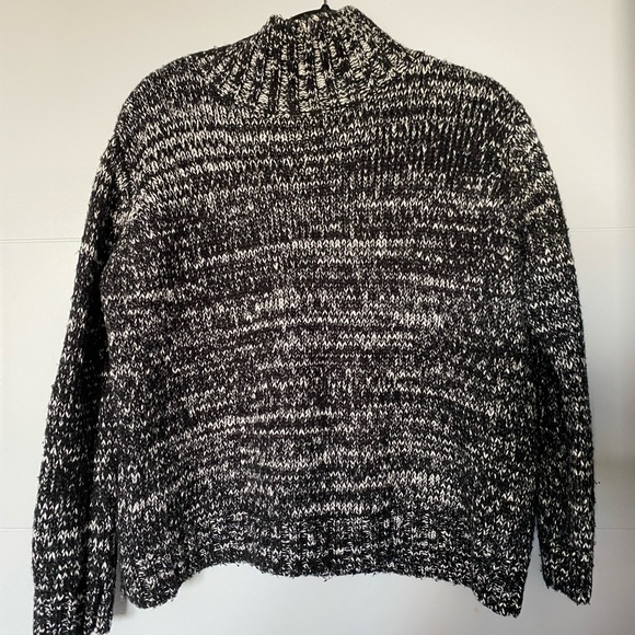Knit sweater ❤️❤️ REDUCED TO SELL QUICK❤️❤️ - Picture 5 of 5